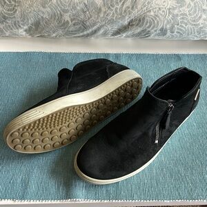 Ecco Soft 7 Low Cut Zip Bootie